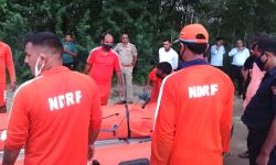 सेल्फी लेते समय यमुना में नाव पलटने से डूबे छह युवक सेल्फी लेते समय यमुना में नाव पलटने से डूबे छह युवक