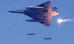 हवाई हमले में 20 नागरिकों की मौत, क्लिनिक और स्कूल क्षतिग्रस्त हवाई हमले में 20 नागरिकों की मौत, क्लिनिक और स्कूल क्षतिग्रस्त