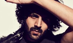 धमाका में न्‍यूज एंकर के किरदार में नजर आयेंगे कार्तिक