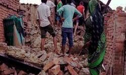 बारिश के दौरान कच्चा मकान गिरा - पिता की मृत्यु - बेटा घायल बारिश के दौरान कच्चा मकान गिरा - पिता की मृत्यु - बेटा घायल