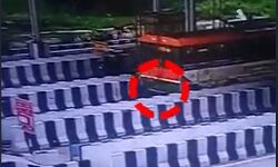 रोडवेज के नीचे घुसी तेज रफ्तार बाइक, एक की मौत दूसरा घायल रोडवेज के नीचे घुसी तेज रफ्तार बाइक, एक की मौत दूसरा घायल