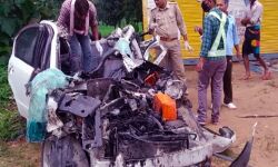 कंटेनर में घुसी कार-5 की मौके पर ही मौत-सीएम ने जताया शोक कंटेनर में घुसी कार-5 की मौके पर ही मौत-सीएम ने जताया शोक