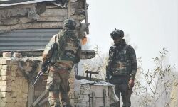 कुलगाम मुठभेड़ में एक आतंकवादी हुआ ढेर कुलगाम मुठभेड़ में एक आतंकवादी हुआ ढेर