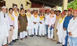 समर्थको सहित बाला किन्नर सपा में शामिल समर्थको सहित बाला किन्नर सपा में शामिल