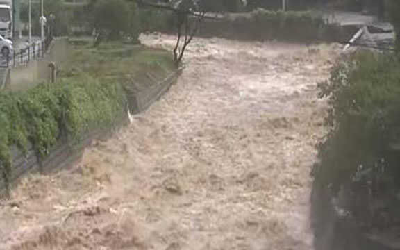 भारी बारिश: 10.20 लाख लोगों को सुरक्षित स्थानों पर पहुंचाने के आदेश