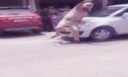 चेकिंग कर रहे पुलिसकर्मी को चालक ने कार से रौंदा-मौके से फरार चेकिंग कर रहे पुलिसकर्मी को चालक ने कार से रौंदा-मौके से फरार