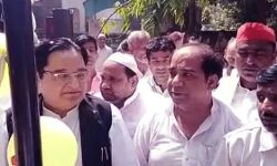 लो जी राष्ट्रगान ही भूल गए ध्वजारोहण करने पहुंचे सांसद लो जी राष्ट्रगान ही भूल गए ध्वजारोहण करने पहुंचे सांसद