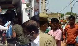 आजादी के जश्न पर छेड़छाड़ का विरोध-महिला को जिंदा जलाया