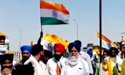 गाजीपुर बॉर्डर पर जमा देश भक्ति का रंग-किसानों ने फहराया राष्ट्रीय ध्वज गाजीपुर बॉर्डर पर जमा देश भक्ति का रंग-किसानों ने फहराया राष्ट्रीय ध्वज