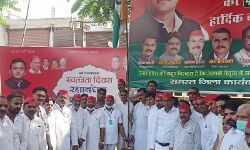 आजादी की वर्षगांठ पर सपाईयों ने लिया देश की एकता भाईचारे का संकल्प आजादी की वर्षगांठ पर सपाईयों ने लिया देश की एकता भाईचारे का संकल्प