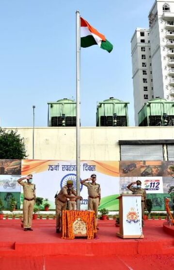 ADG ने दूसरों की मदद करने वाले नागरिकों को किया सम्मानित ADG ने दूसरों की मदद करने वाले नागरिकों को किया सम्मानित