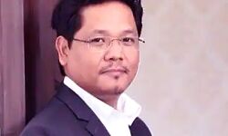 हिंसा के बाद सीएम आवास पर फेंके पेट्रोल बम-होम मिनिस्टर का इस्तीफा हिंसा के बाद सीएम आवास पर फेंके पेट्रोल बम-होम मिनिस्टर का इस्तीफा