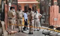 सुप्रीम कोर्ट के सामने महिला और पुरुष ने कर लिया आत्मदाह