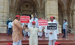 सपा विधायकों ने विधानसभा सत्र से पहले दिया धरना- योगी सरकार को घेरा सपा विधायकों ने विधानसभा सत्र से पहले दिया धरना- योगी सरकार को घेरा