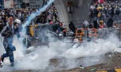 मुहर्रम प्रदर्शन: पुलिस ने आंसू गैस के गोले दागे, कई लोग हिरासत में मुहर्रम प्रदर्शन: पुलिस ने आंसू गैस के गोले दागे, कई लोग हिरासत में