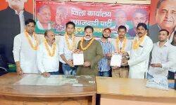 सपा मजदूर सभा के पदाधिकारियों में बढ़ोतरी सपा मजदूर सभा के पदाधिकारियों में बढ़ोतरी