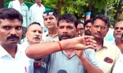 गांव वालों के बाद भाजपा मंडल अध्यक्ष को थाने में दारोगा सिपाहियों ने धुना गांव वालों के बाद भाजपा मंडल अध्यक्ष को थाने में दारोगा सिपाहियों ने धुना