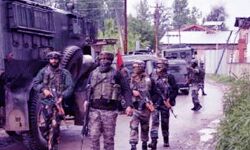 आतंकवादी हमले में सुरक्षा बलों के जवानों सहित 47 की मौत,58 आतंकवादी ढेर आतंकवादी हमले में सुरक्षा बलों के जवानों सहित 47 की मौत,58 आतंकवादी ढेर