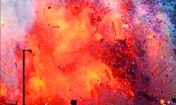 जुलूस के दौरान विस्फोट में तीन लोगों की मौत - 50 घायल