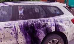 100 करोड़ के घोटाले का आरोप लगाने वाले बीजेपी नेता की कार पर हमला 100 करोड़ के घोटाले का आरोप लगाने वाले बीजेपी नेता की कार पर हमला