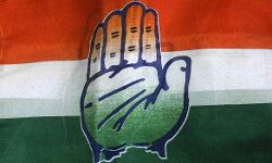 किसानो पर कर्ज माफी के प्रियंका के वादे को लेकर गांव गांव घूमे कांग्रेसी किसानो पर कर्ज माफी के प्रियंका के वादे को लेकर गांव गांव घूमे कांग्रेसी