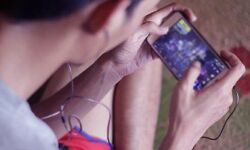 मोबाइल पर गेम खेलने से मना करने पर युवक ने की आत्महत्या