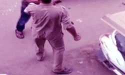 दमकल अधिकारी पर कांस्टेबल ने तानी लाठी-हुआ सस्पेंड-मुकदमा भी दर्ज दमकल अधिकारी पर कांस्टेबल ने तानी लाठी-हुआ सस्पेंड-मुकदमा भी दर्ज