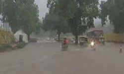 मूसलाधार बारिश से जगह-जगह लगा जाम मूसलाधार बारिश से जगह-जगह लगा जाम