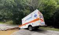 बाढ़ से 20 से अधिक लोगों की मौत - 50 लापता बाढ़ से 20 से अधिक लोगों की मौत - 50 लापता