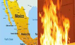 पेमेक्स ऑयल कंपनी के प्लेटफॉर्म में विस्फोट के बाद लगी आग पेमेक्स ऑयल कंपनी के प्लेटफॉर्म में विस्फोट के बाद लगी आग