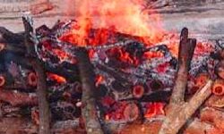 शर्मनाक-बेटे के अंतिम संस्कार को लिए 500 रूपये-करनी पडी दिन-रात मजदूरी