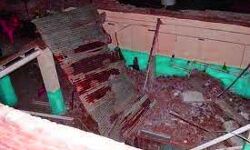 मकान की छत गिरी - 2 मरे 15 घायल मकान की छत गिरी - 2 मरे 15 घायल