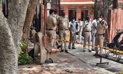 सुप्रीमकोर्ट के बाहर खुद को जलाने वाली दुष्कर्म पीड़िता ने भी तोड़ा दम सुप्रीमकोर्ट के बाहर खुद को जलाने वाली दुष्कर्म पीड़िता ने भी तोड़ा दम