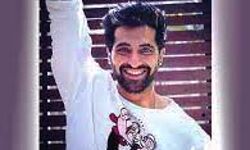 अक्षय ओबेरॉय ने पूरी की दोज़ प्राइसी ठाकुर गर्ल्स की शूटिंग