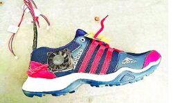 छात्रों ने बनाया जूता-गर्मी सर्दी में रहेगा ताप नियंत्रित छात्रों ने बनाया जूता-गर्मी सर्दी में रहेगा ताप नियंत्रित