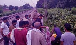 मॉर्निंग वॉक पर निकली क्षेत्र पंचायत सदस्या की ट्रेन से कटकर मौत मॉर्निंग वॉक पर निकली क्षेत्र पंचायत सदस्या की ट्रेन से कटकर मौत