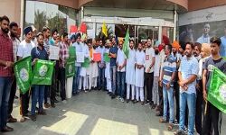 अक्षय की बेलबॉटम से किसानों में भड़की विरोध की ज्वाला-किया प्रदर्शन