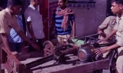 आत्मनिर्भर महिलाएं-मौत का सामान बना रही थी महिलाएं-STF ने किया गिरफ्तार आत्मनिर्भर महिलाएं-मौत का सामान बना रही थी महिलाएं-STF ने किया गिरफ्तार