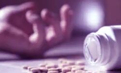 दंपति ने अपने दोनों बच्चों का गला काटने के बाद खाया जहर दंपति ने अपने दोनों बच्चों का गला काटने के बाद खाया जहर