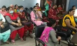 टीकाकरण टीम की महिलाओं पर हमला-छेड़छाड़ के विरोध में कपड़े भी फाड़े