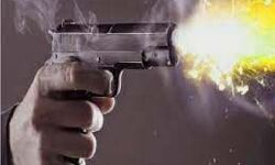 मिट्टी खोदने के मामूली विवाद में चली गोलियां-एक गंभीर मिट्टी खोदने के मामूली विवाद में चली गोलियां-एक गंभीर