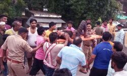 आवारा जानवर को बचाने में हाईवे पर दो ट्रकों की भिड़ंत-दो की हालत गंभीर