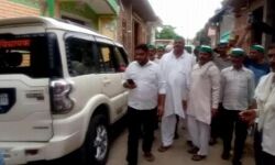 काले कपड़े दिखाकर बढ़ाया भाजपा विधायक का मान-किया गाडी का घेराव काले कपड़े दिखाकर बढ़ाया भाजपा विधायक का मान-किया गाडी का घेराव