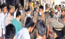 चाय पी रहे सिपाही के पिता को गोलियों से भूना-मुखबिरी के शक में हुई हत्या चाय पी रहे सिपाही के पिता को गोलियों से भूना-मुखबिरी के शक में हुई हत्या