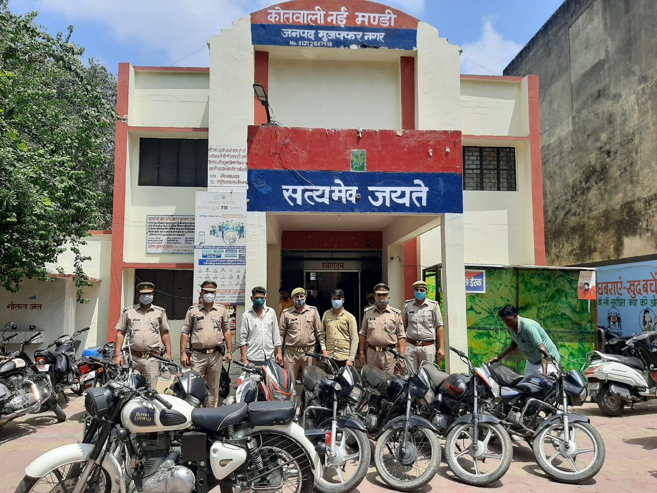 बाइक चोरी कर लोगों को पैदल करने वाले दो गिरफ्तार-मिला जखीरा बाइक चोरी कर लोगों को पैदल करने वाले दो गिरफ्तार-मिला जखीरा