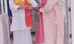 BJP प्रदेशाध्यक्ष पहुंचे मुलायम के पास- लिया आशीर्वाद BJP प्रदेशाध्यक्ष पहुंचे मुलायम के पास- लिया आशीर्वाद