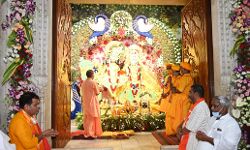 ढोल-नगाड़ों के साथ की CM योगी ने पूजा- की यह घोषणा ढोल-नगाड़ों के साथ की CM योगी ने पूजा- की यह घोषणा