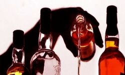 मिला शराब का जखीरा-किये तीन गिरफ्तार मिला शराब का जखीरा-किये तीन गिरफ्तार