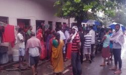 बारिश के बीच टूटकर पानी में गिरे तार के करंट ने ले ली चार की जान बारिश के बीच टूटकर पानी में गिरे तार के करंट ने ले ली चार की जान