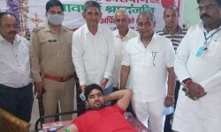 युवाओं ने शिविर में रक्तदान कर किया महादान- कमाया पुण्य युवाओं ने शिविर में रक्तदान कर किया महादान- कमाया पुण्य